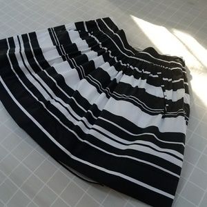 Banana Republic Size 2P Black and White Skirt